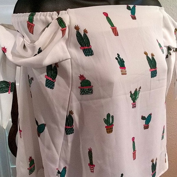 NWT DO + BE Drop Shoulder Top, White w Cactus - Picture 3 of 8
